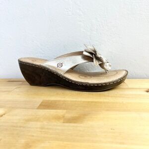 Born Sandals Radiance Gold Metallic Leather Flower Wedge Thong Size 11